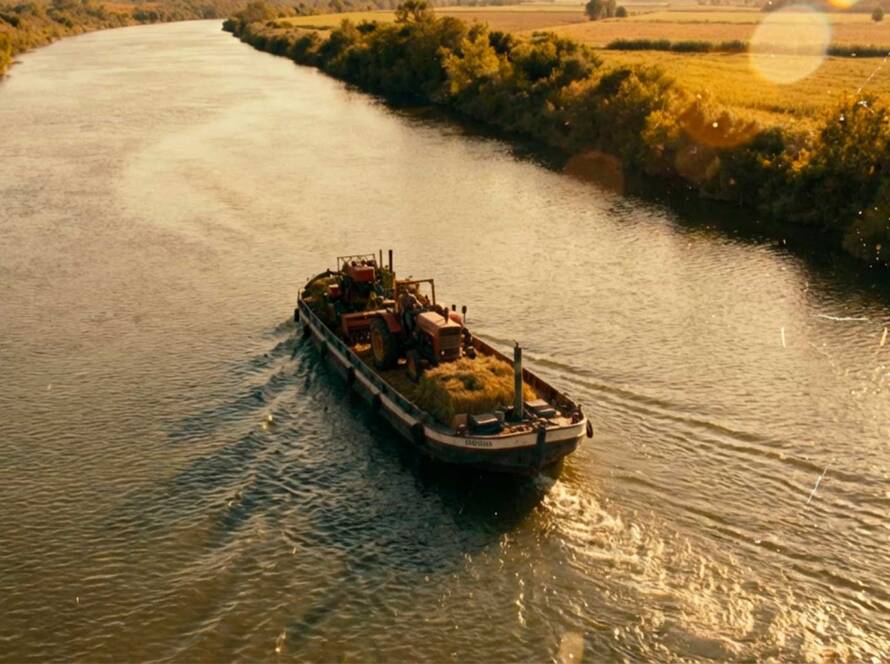 Alquiler de gabarras en Ecuador - Emrpesas Estuardo Quirola Lojas