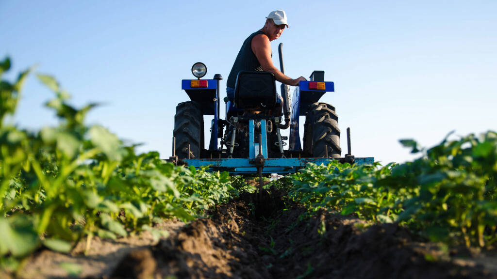 Alquiler de maquinaria pesada agricola en Ecuador